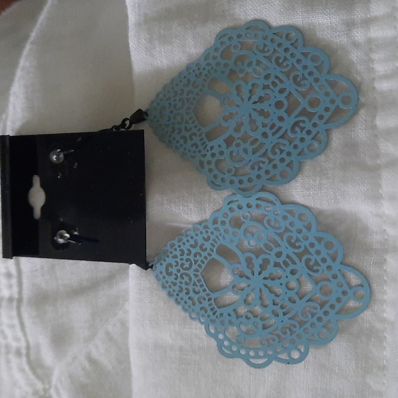 Colorful Lace Pattern Earrings (New) - Picture 7 of 7